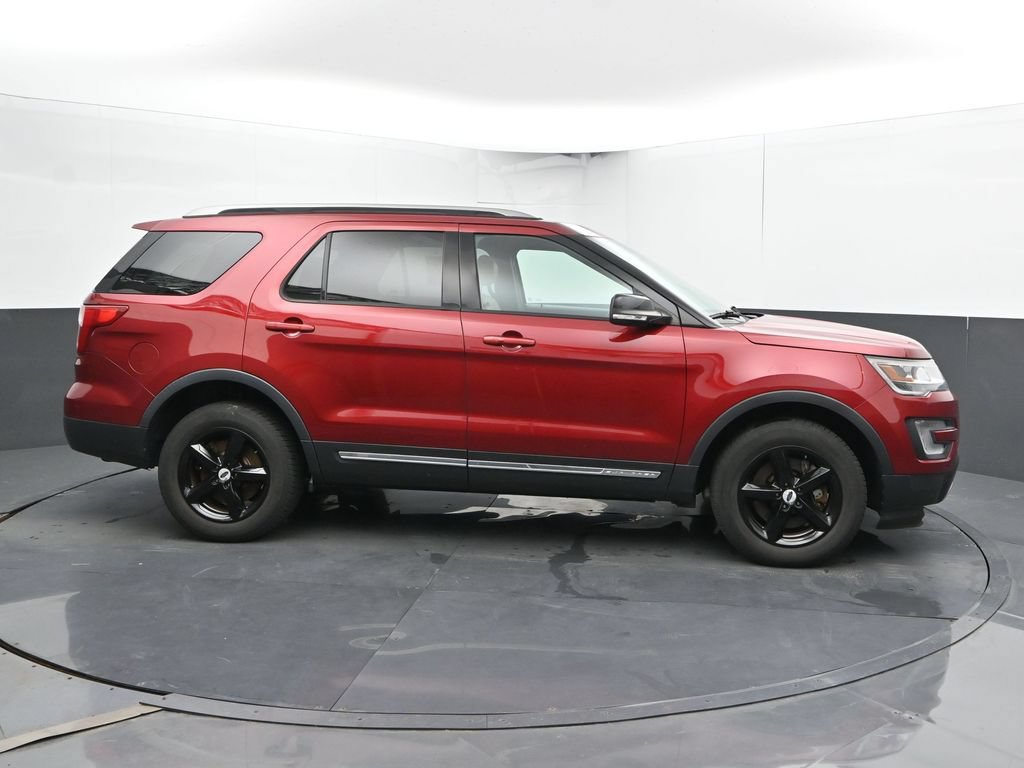 Used 2016 Ford Explorer XLT w/ Equipment Group 202A AWD/4WD image 4
