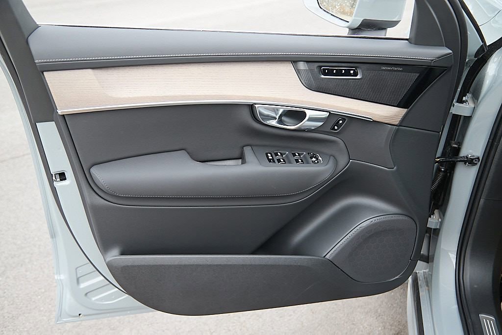 New 2026 Volvo XC90 B6 Plus w/ Protection Package image 10