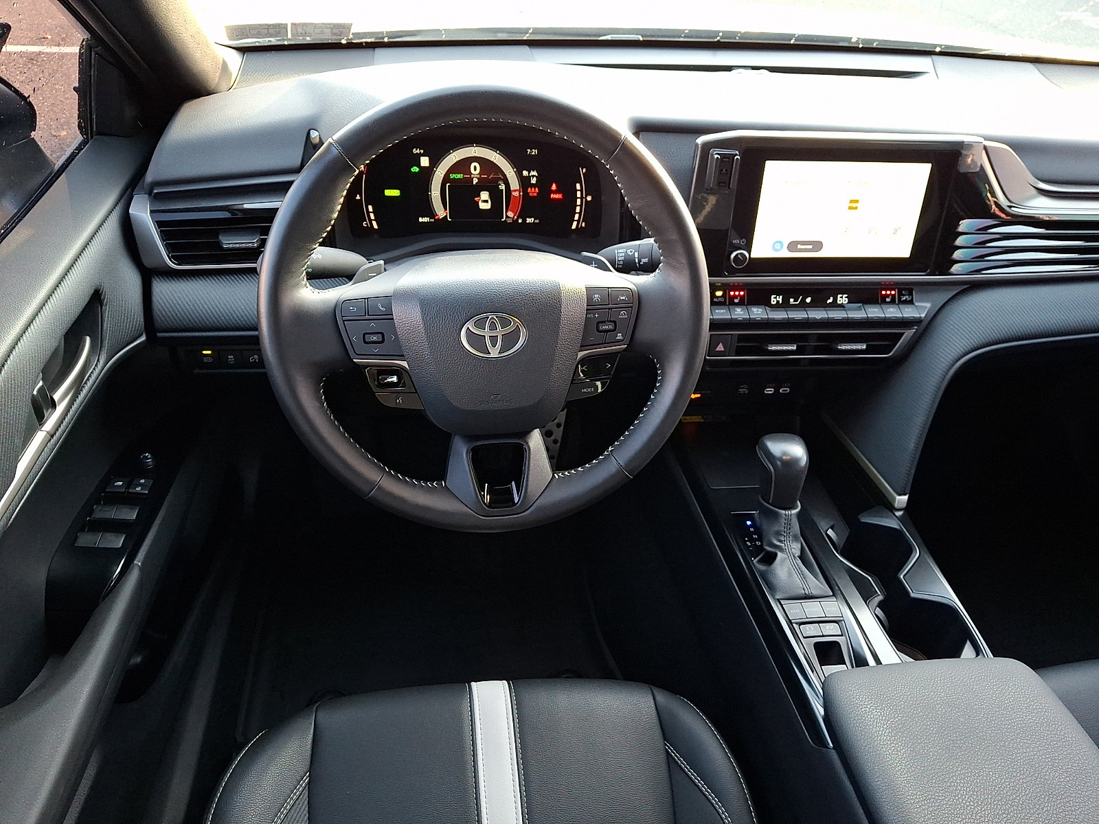 Used 2025 Toyota Camry SE FWD image 11