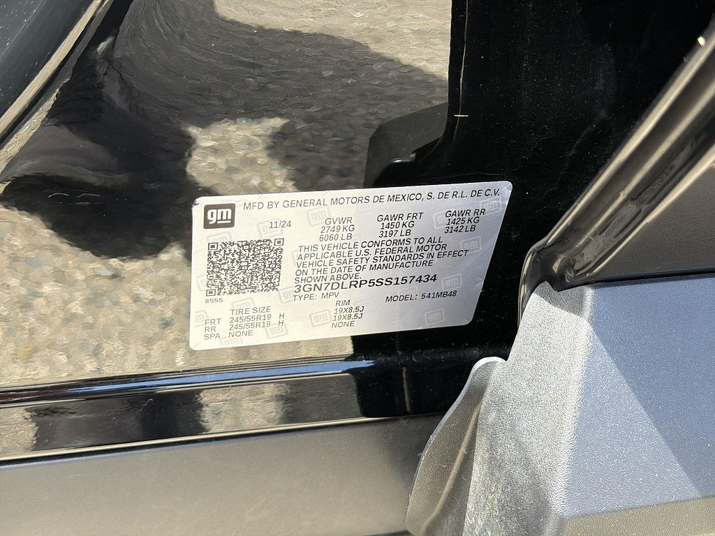 Used 2025 Chevrolet Equinox EV LT FWD image 33