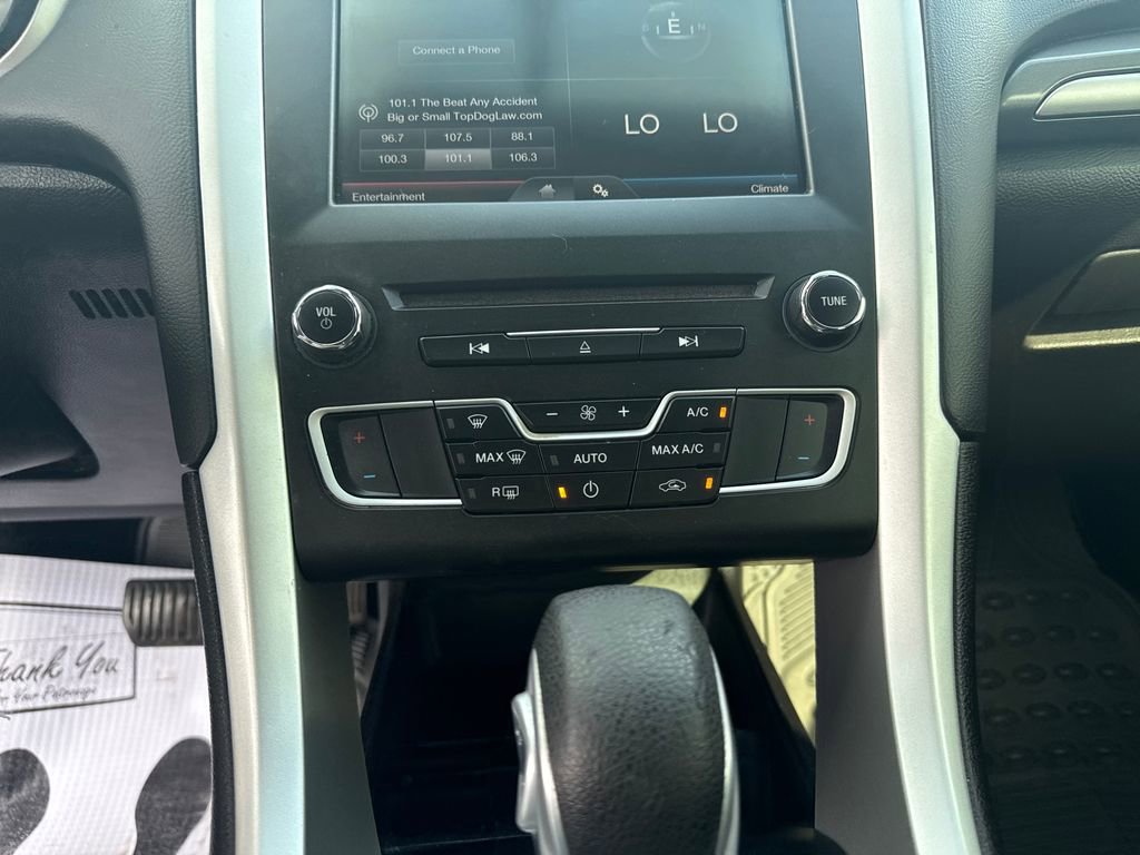 Used 2016 Ford Fusion SE image 20