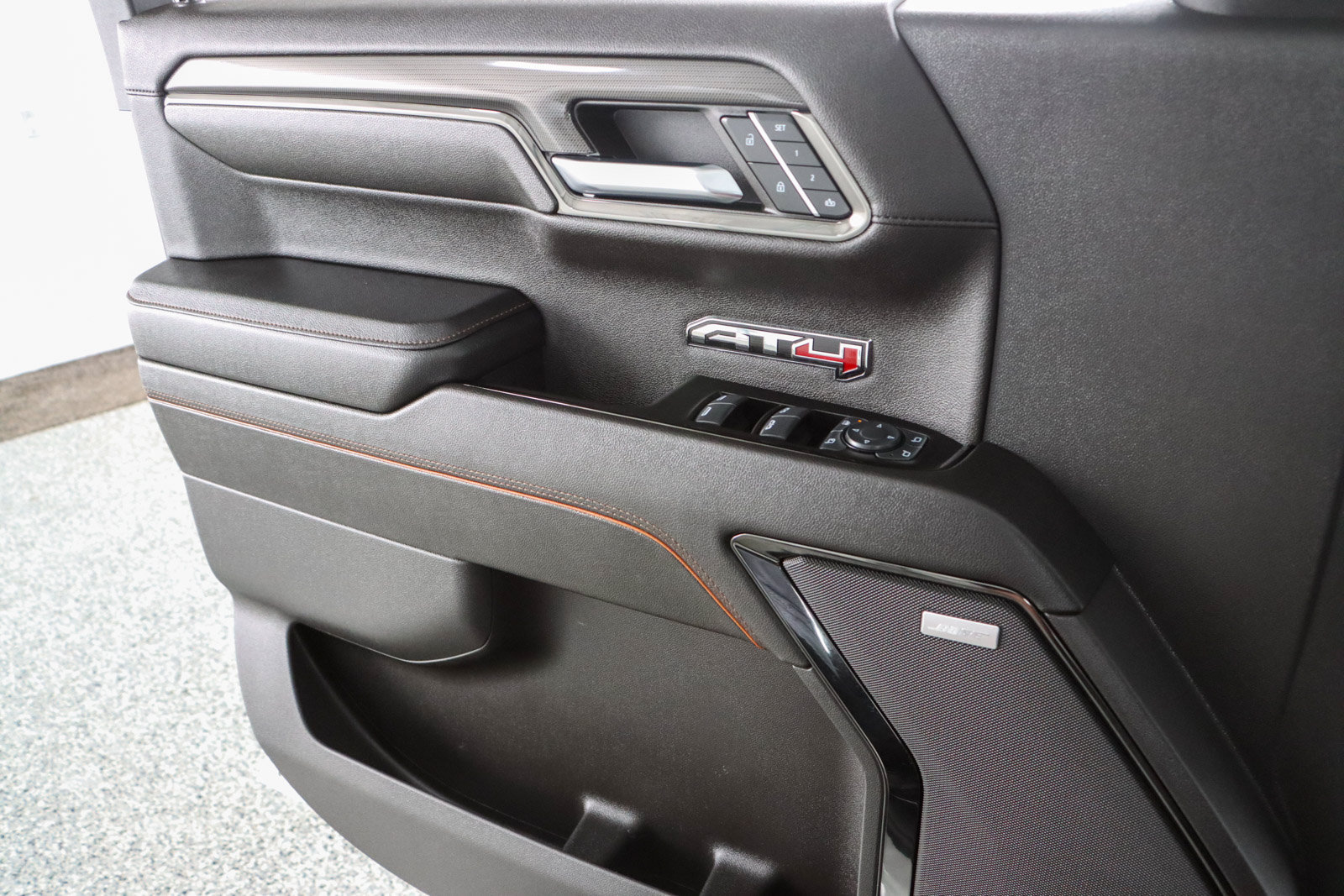 Used 2024 GMC Sierra 1500 AT4 w/ Technology Package AWD/4WD image 27