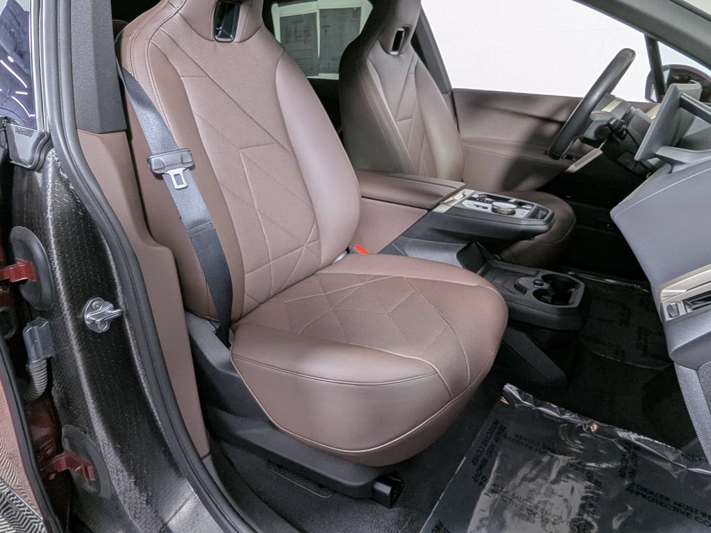 Certified 2024 BMW iX xDrive50 w/ Sport Package AWD/4WD image 33