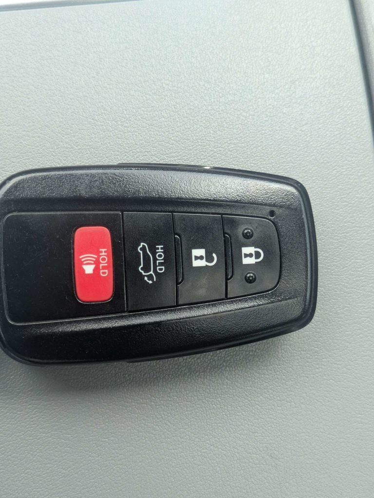Used 2022 Toyota Highlander Limited FWD image 34