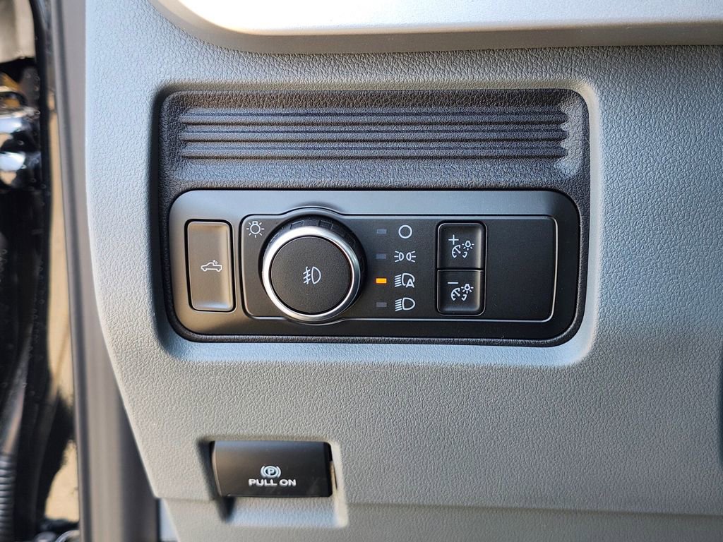 New 2026 Ford F250 XL w/ XL Chrome Package image 18