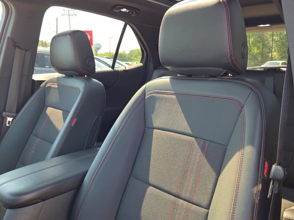 Used 2023 Chevrolet Equinox RS w/ LPO, Floor Liner Package FWD image 22
