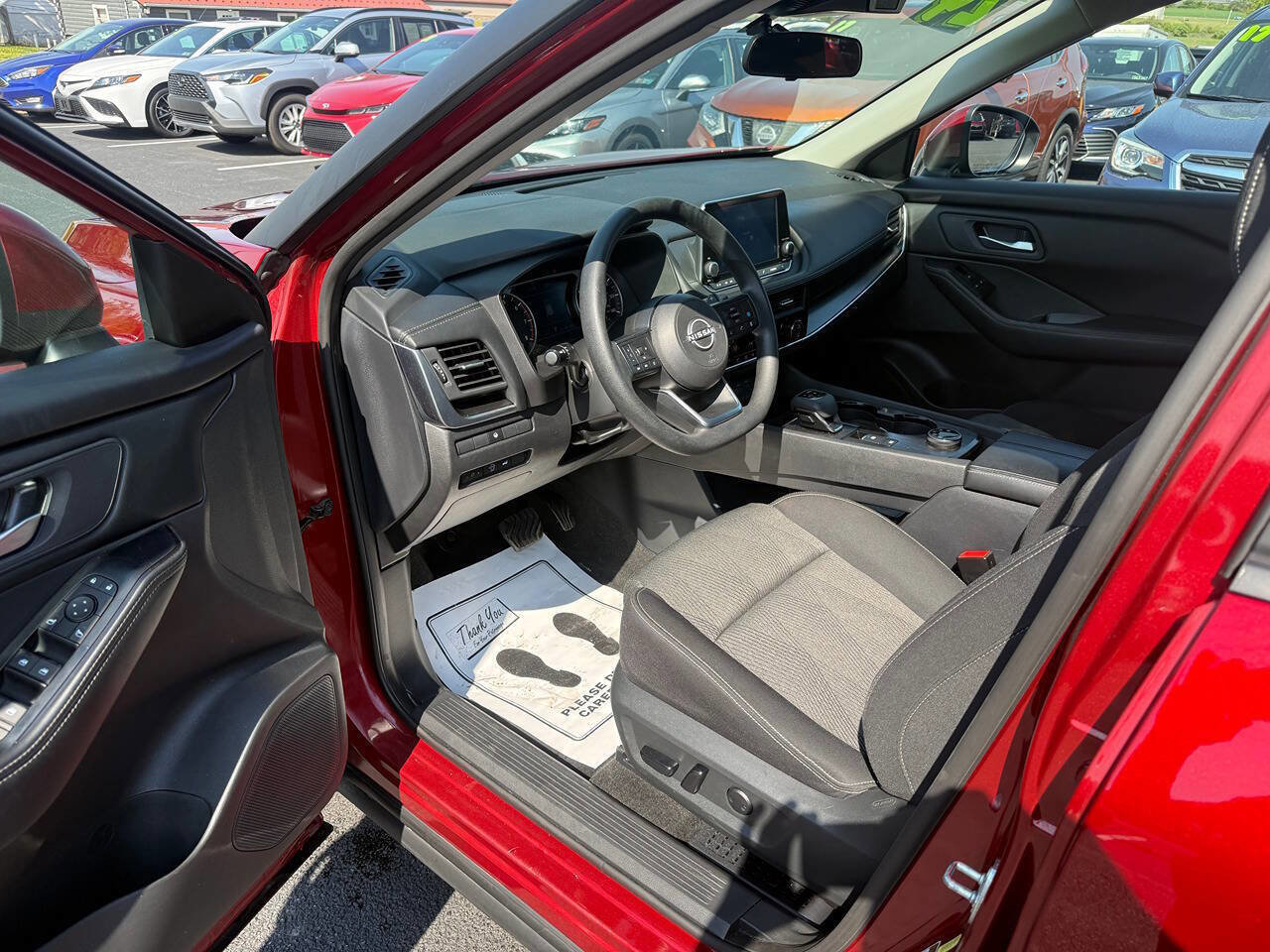 Used 2024 Nissan Rogue SV AWD/4WD image 8