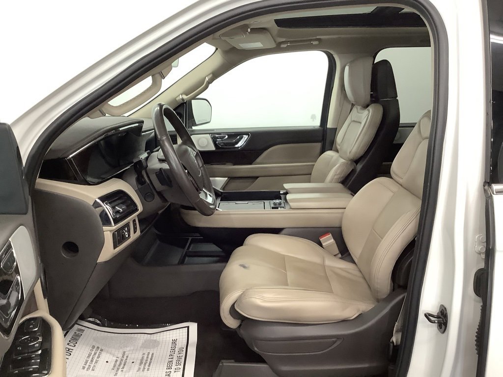 Used 2022 Lincoln Navigator Reserve image 11