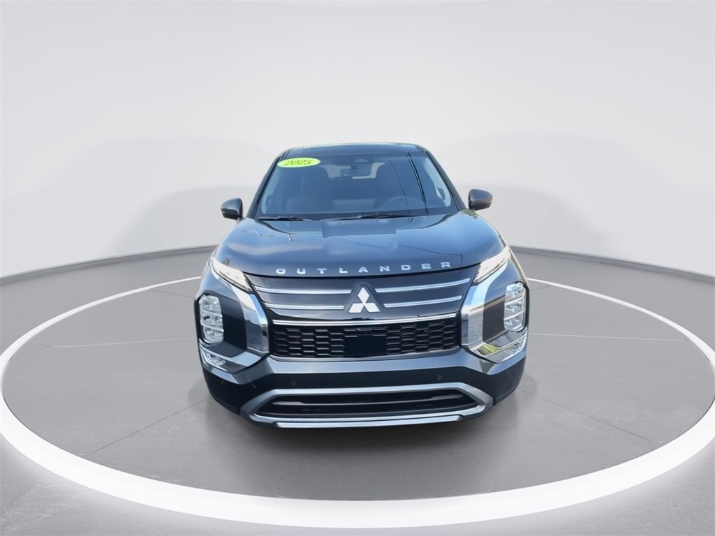 New 2025 Mitsubishi Outlander SE image 3