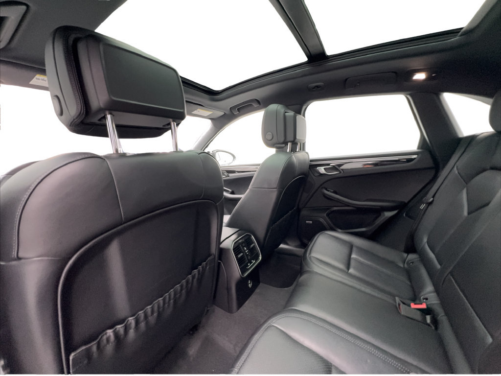 Used 2024 Porsche Macan Turbo AWD/4WD image 26