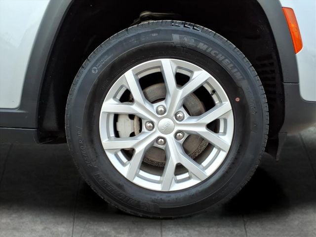 Used 2023 Jeep Grand Cherokee Limited AWD/4WD image 9