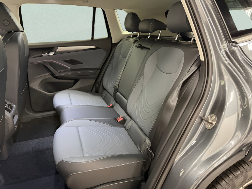 New 2025 Volkswagen Tiguan SE image 19