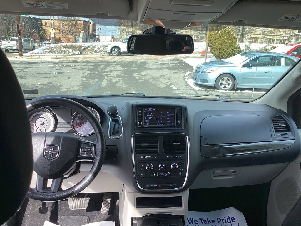 Used 2019 Dodge Grand Caravan SE w/ UConnect Hands-Free Group image 30