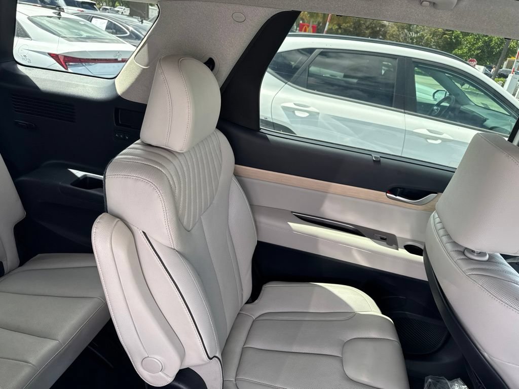 Used 2024 Hyundai Palisade Limited FWD image 19