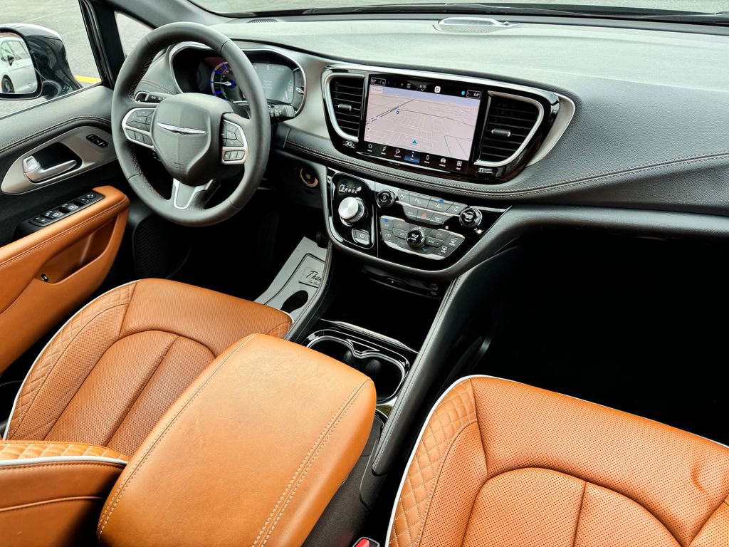 Used 2024 Chrysler Pacifica Pinnacle image 16