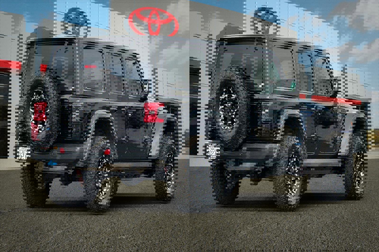 Used 2021 Jeep Wrangler Unlimited Rubicon 4xe w/ Steel Bumper Group image 3