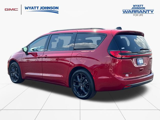 Used 2025 Chrysler Pacifica Limited FWD image 3