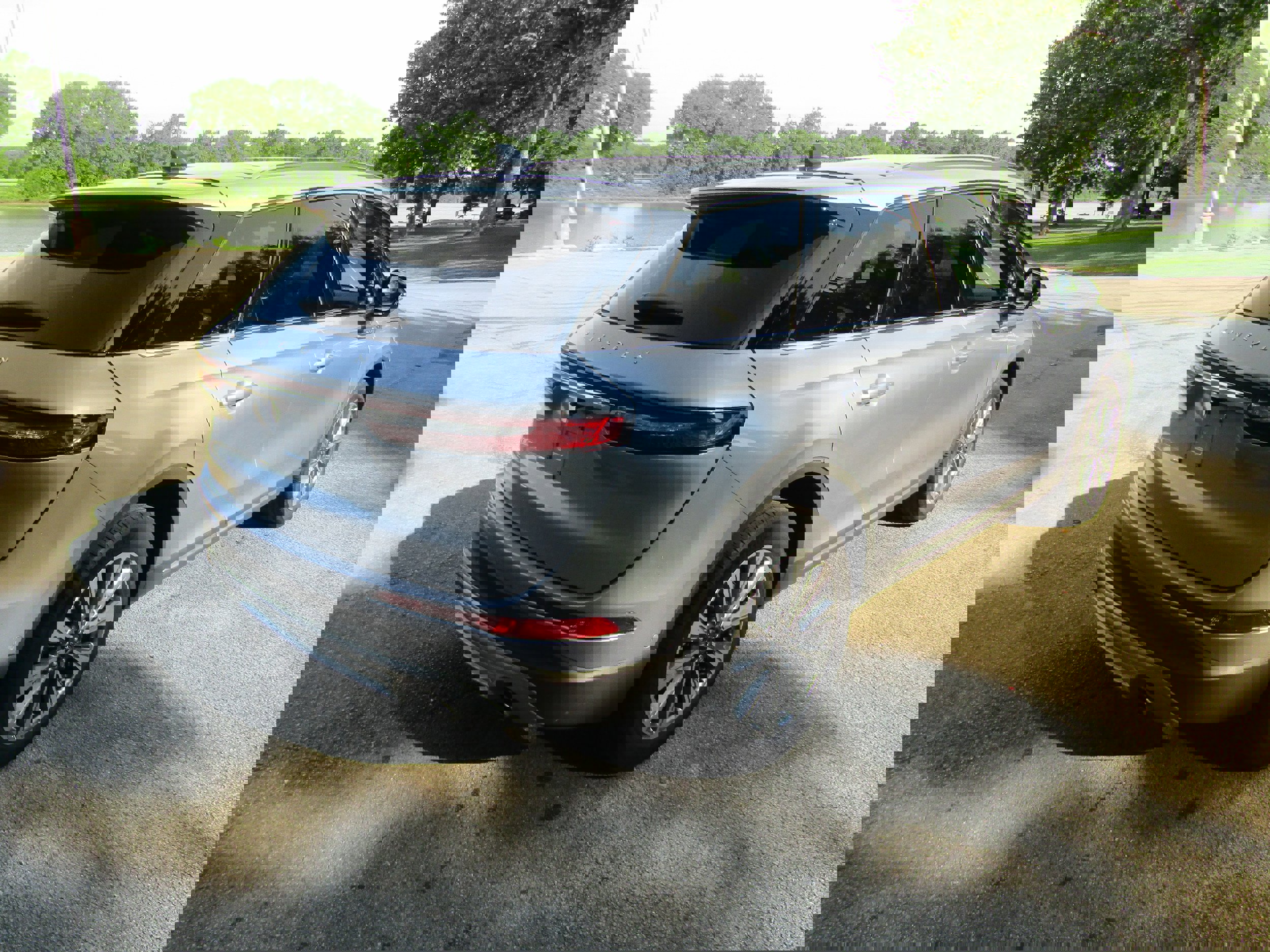 Used 2022 Lincoln Corsair Reserve w/ Equipment Group 201A image 4