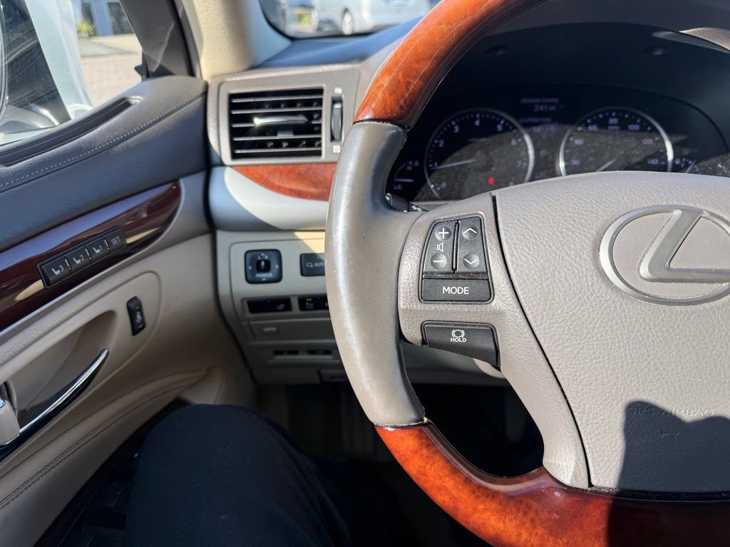Used 2016 Lexus LS 460 w/ Comfort Package RWD image 7