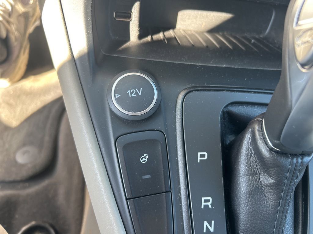 Used 2015 Ford Focus SE w/ SE Cold Weather Package image 8