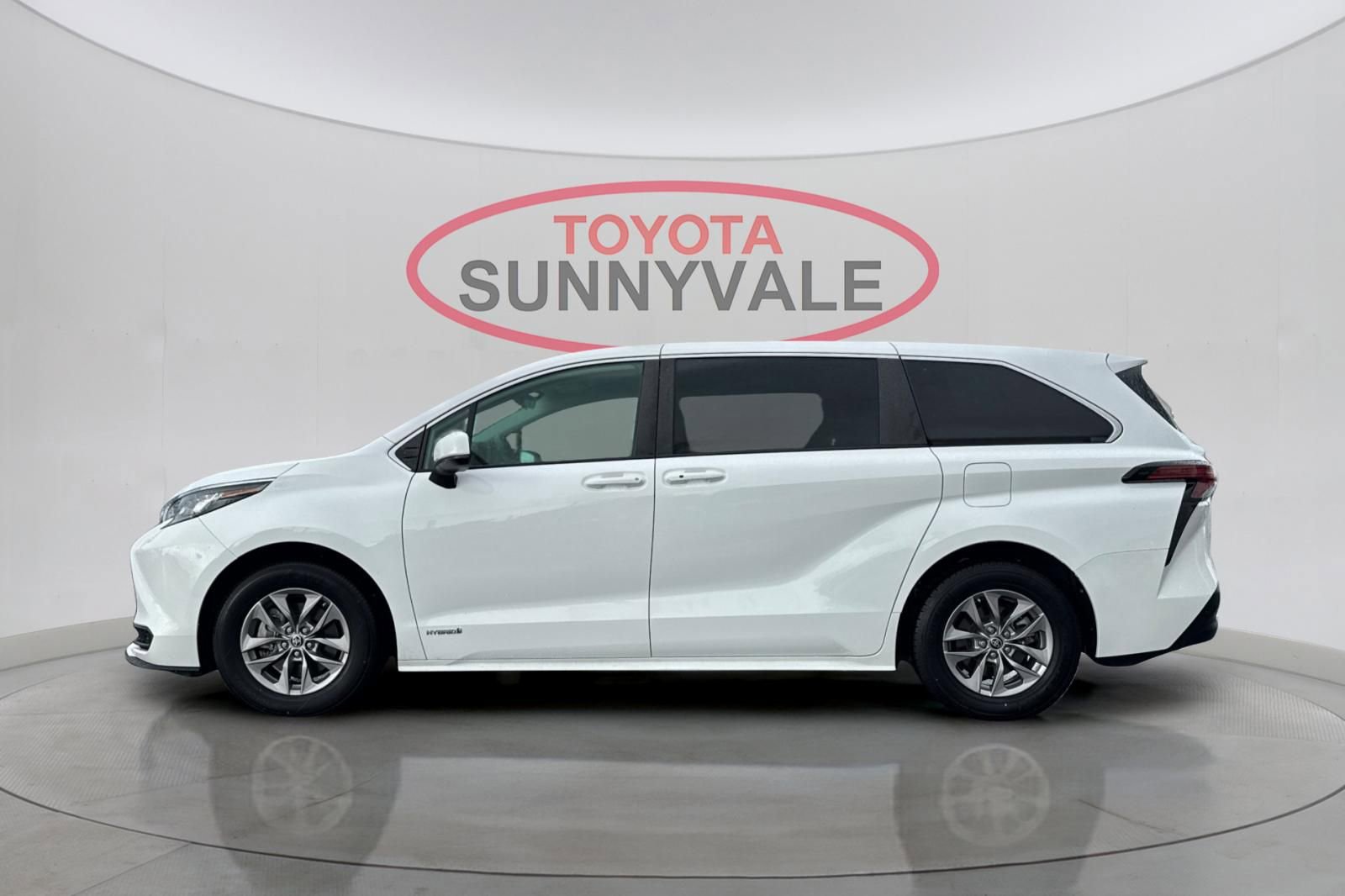 Used 2021 Toyota Sienna LE image 6