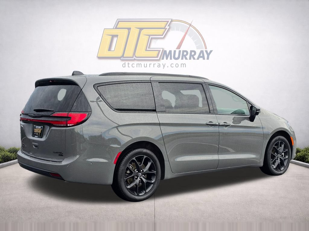 Used 2025 Chrysler Pacifica Limited AWD/4WD image 5