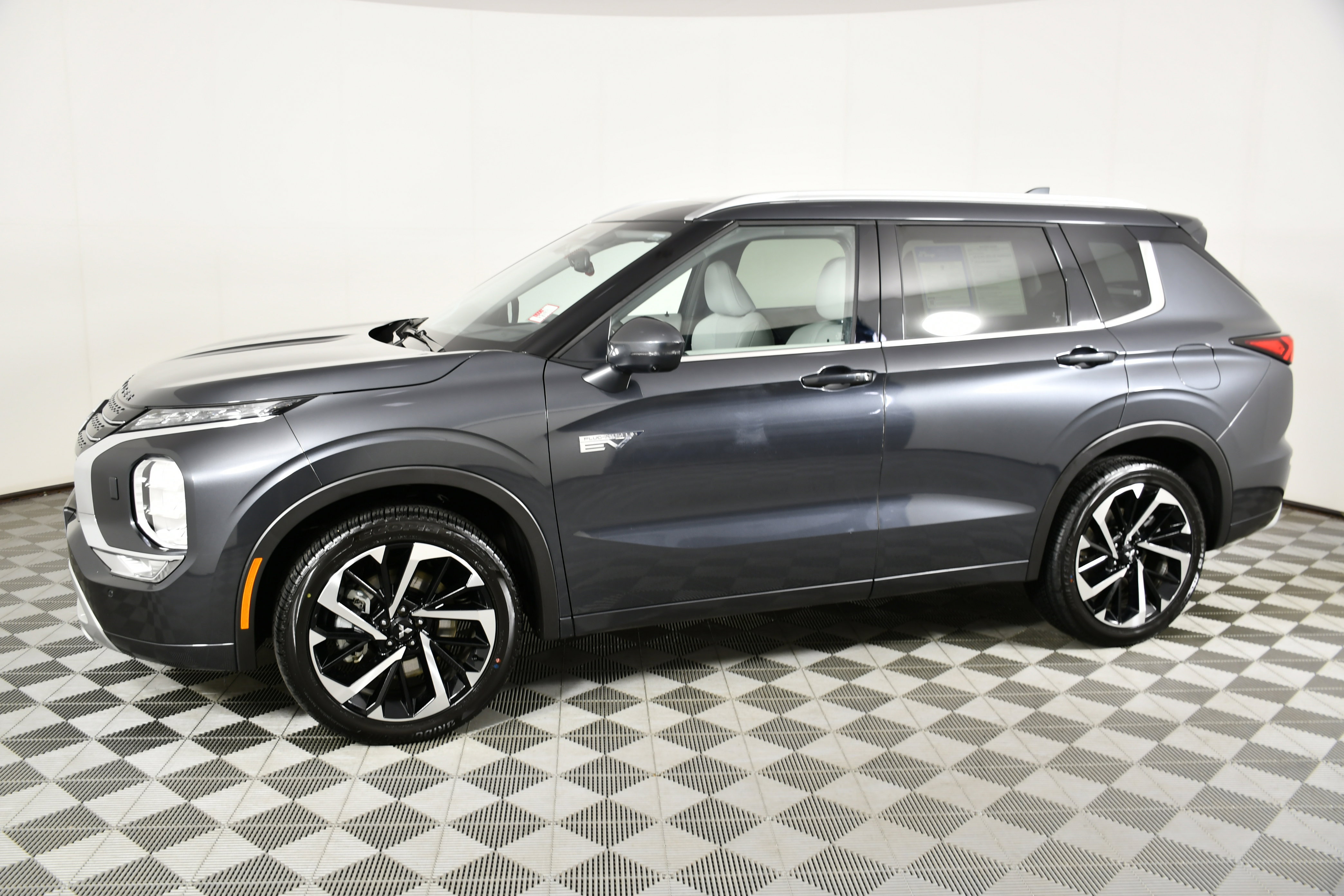 Used 2025 Mitsubishi Outlander SEL AWD/4WD image 9
