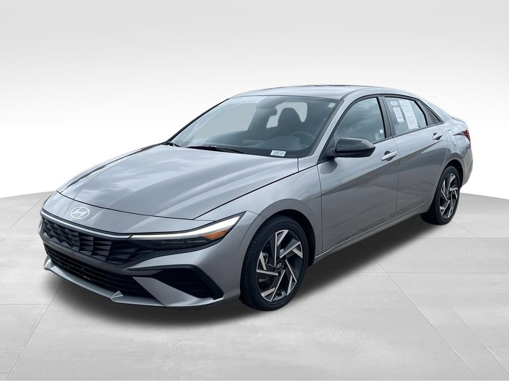Used 2025 Hyundai Elantra Sport w/ Cargo Package FWD image 4