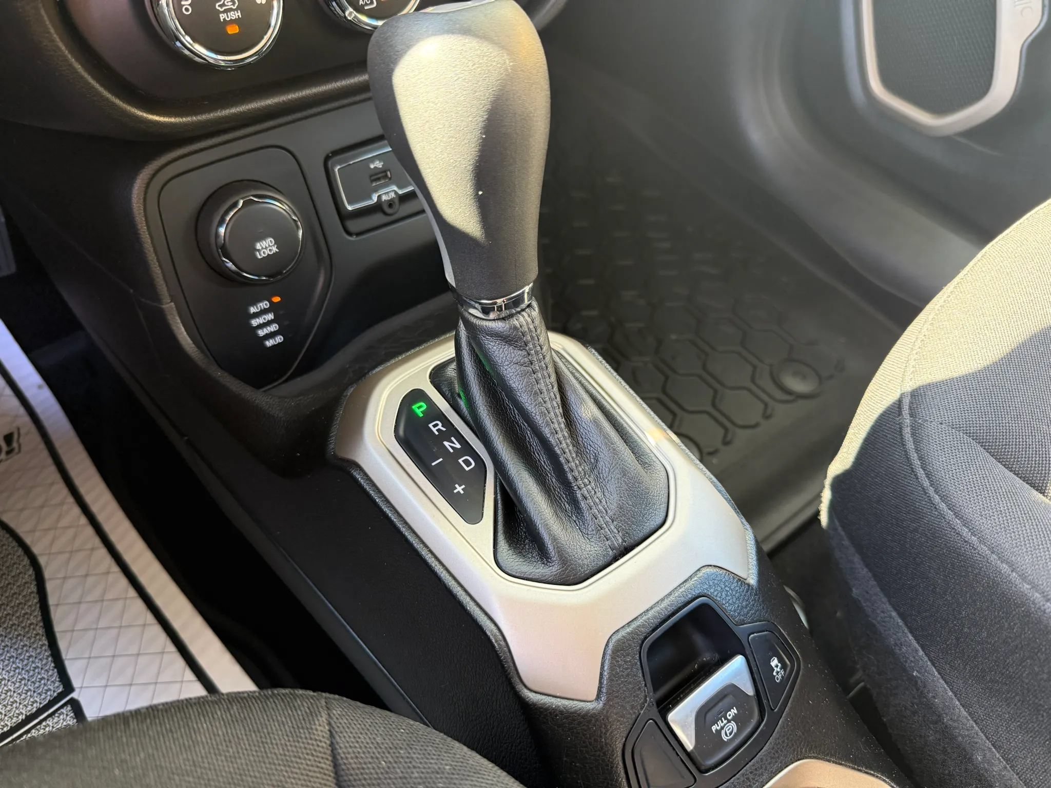 Used 2017 Jeep Renegade Sport w/ Power & Air Group AWD/4WD image 11