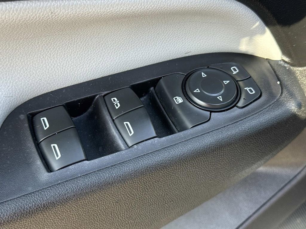 Used 2020 Chevrolet Equinox LS image 20