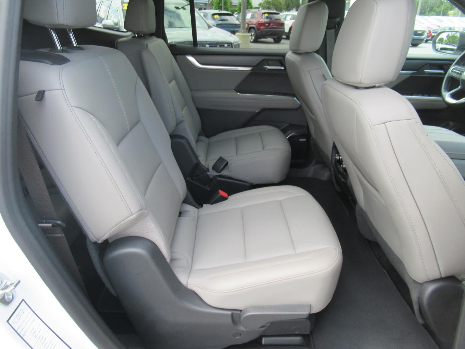 Used 2026 GMC Acadia Elevation w/ Elevation Premium Package FWD image 35