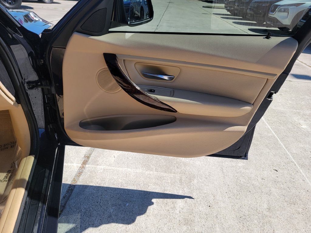 Used 2014 BMW 320i xDrive Sedan AWD/4WD image 13