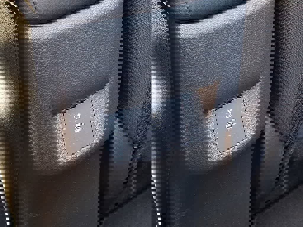 Used 2025 Nissan Versa SV image 25