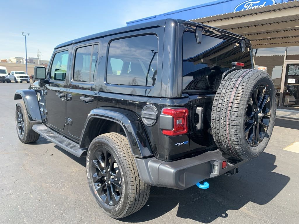 Used 2023 Jeep Wrangler Unlimited Sahara w/ Cold Weather Group AWD/4WD image 5
