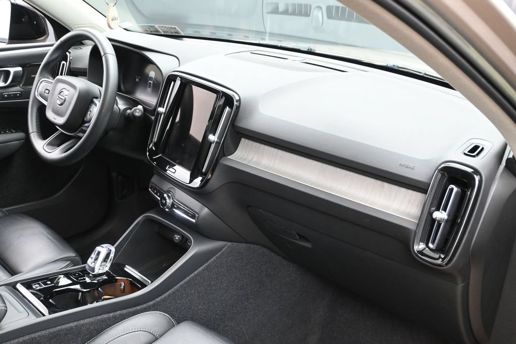 Used 2023 Volvo XC40 B4 Plus w/ Protection Package FWD image 26