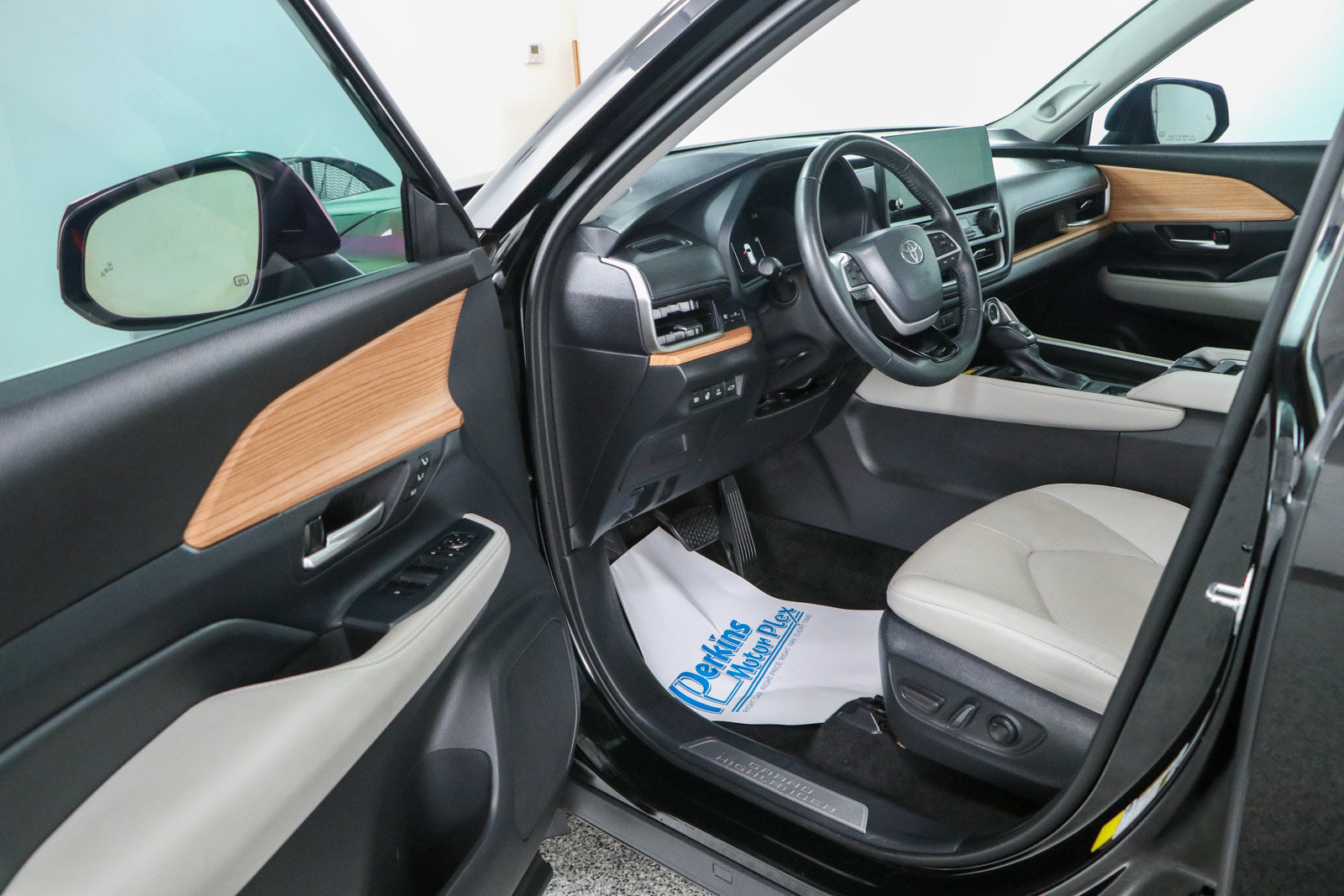 Used 2025 Toyota Grand Highlander AWD Hybrid image 3