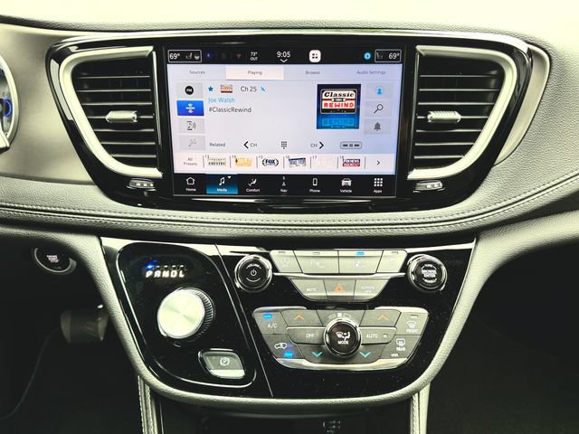 New 2027 Chrysler Pacifica Limited FWD image 20