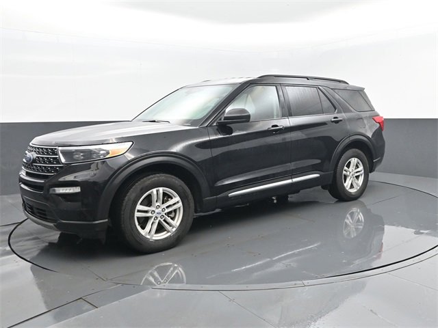 Used 2022 Ford Explorer XLT w/ Equipment Group 202A image 2