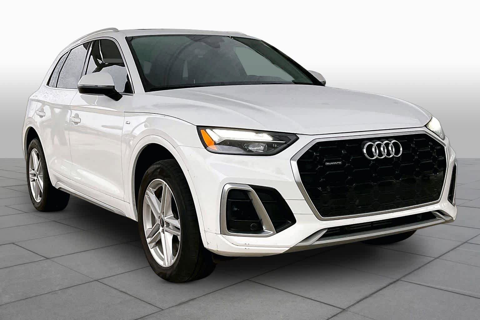 Used 2024 Audi Q5 e Premium w/ Convenience Package AWD/4WD image 3