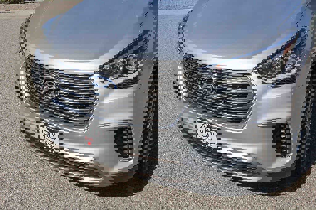 Used 2017 Hyundai Santa Fe SE image 6