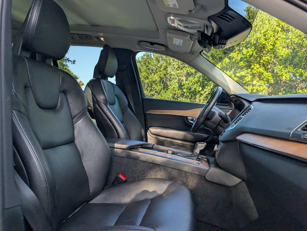 Used 2021 Volvo XC90 T6 Momentum w/ Climate Package AWD/4WD image 18