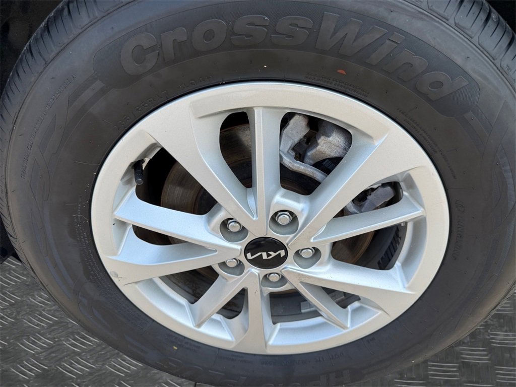 Used 2024 Kia Carnival LX image 20