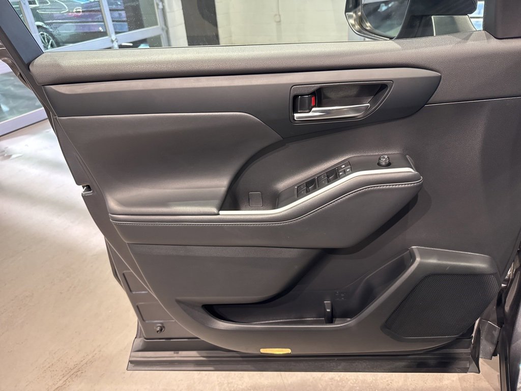 Used 2022 Toyota Highlander XSE image 13