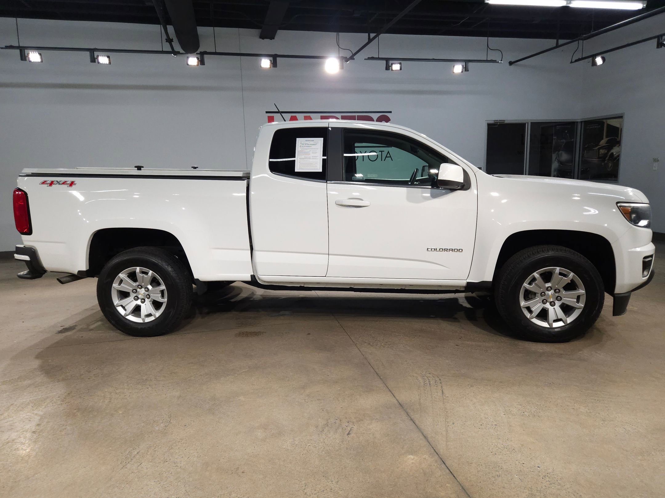 Used 2020 Chevrolet Colorado LT w/ Safety Package image 8
