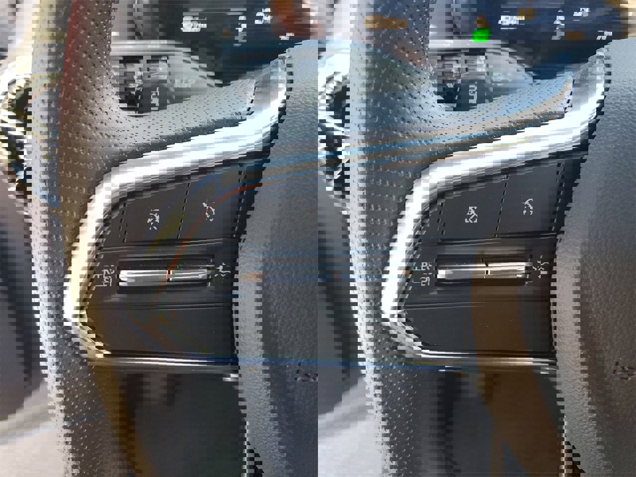 New 2026 Chevrolet Equinox EV LT image 18