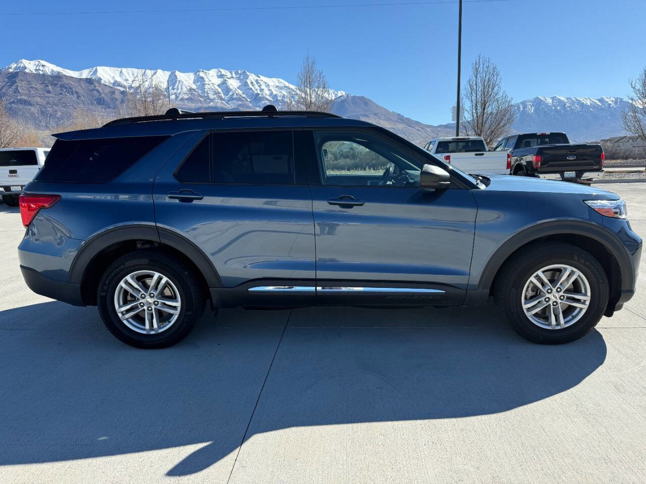 Used 2020 Ford Explorer XLT w/ Comfort Package image 2