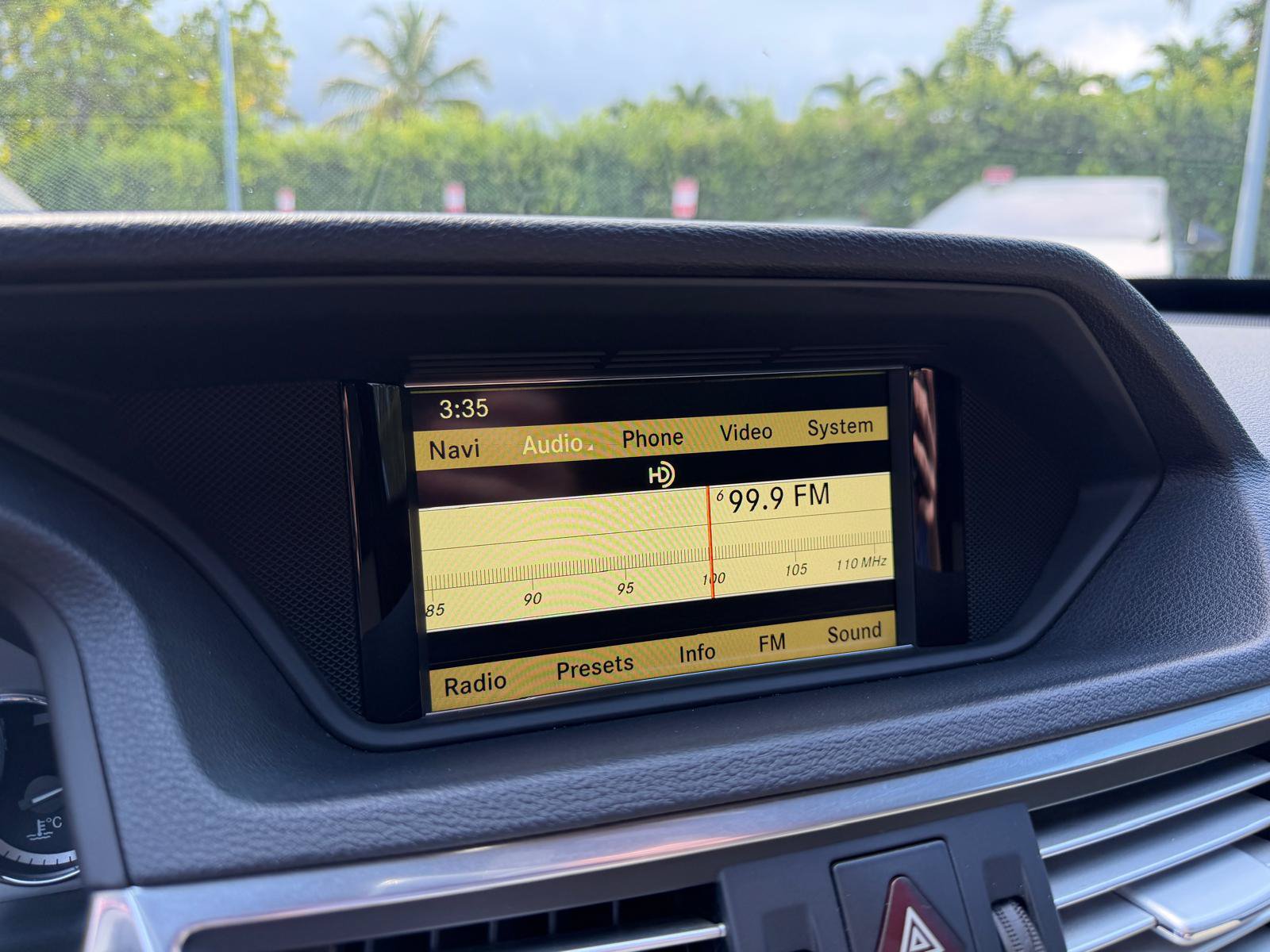 Used 2010 Mercedes-Benz E 550 Sedan image 31