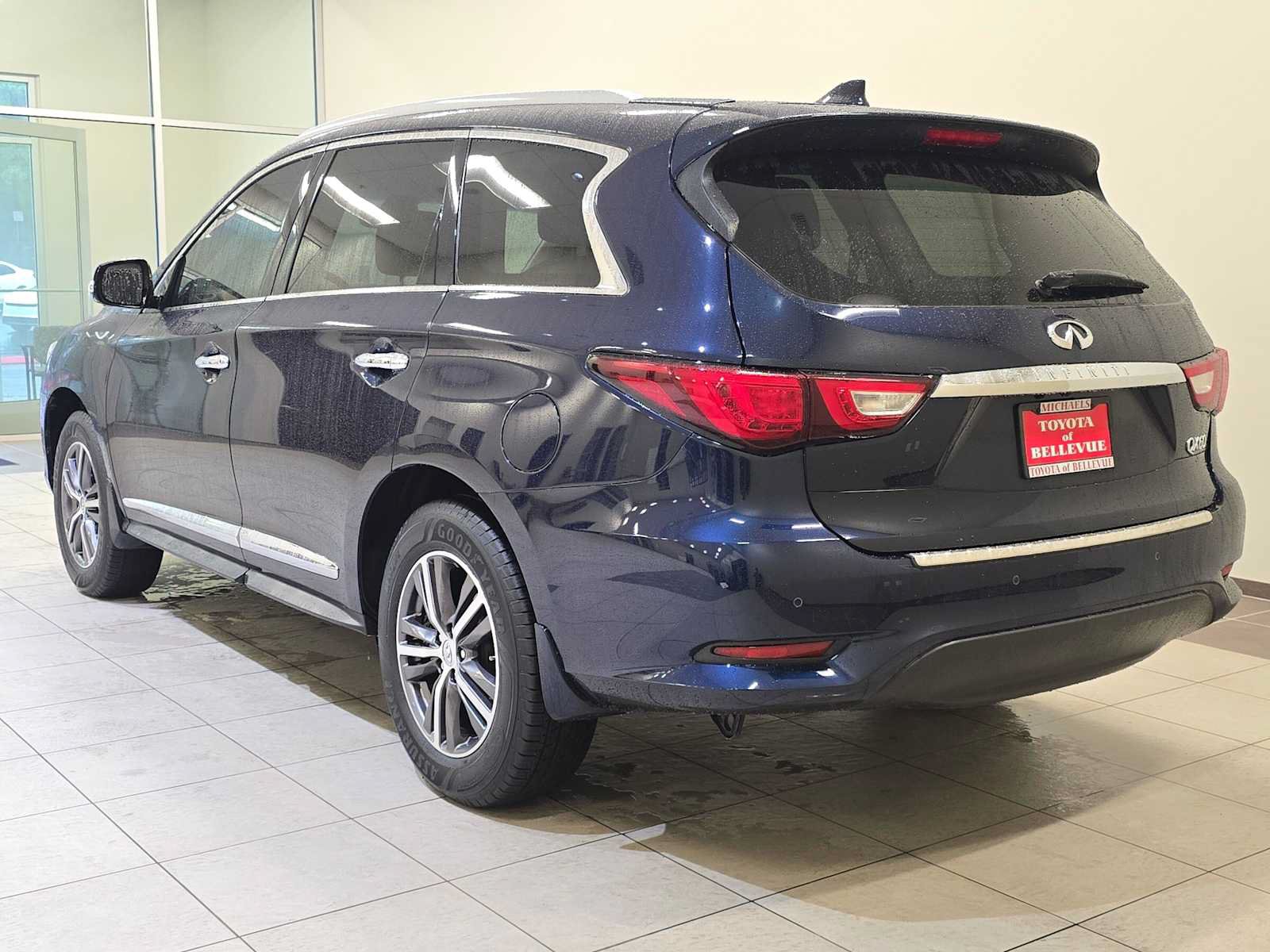 Used 2016 INFINITI QX60 Luxe w/ Premium Plus Package AWD/4WD image 4