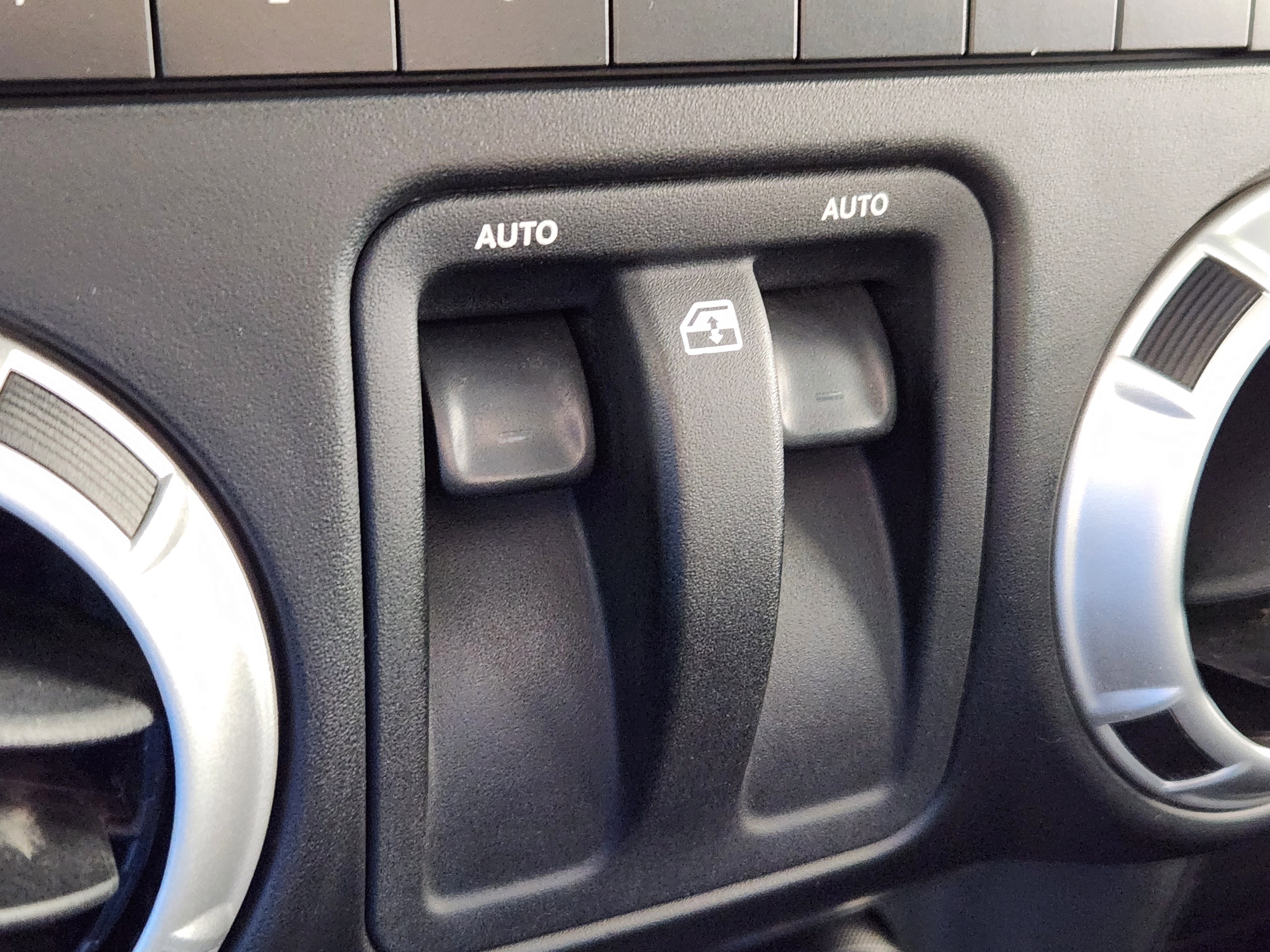 Used 2012 Jeep Wrangler Rubicon w/ PWR Convenience Group image 23