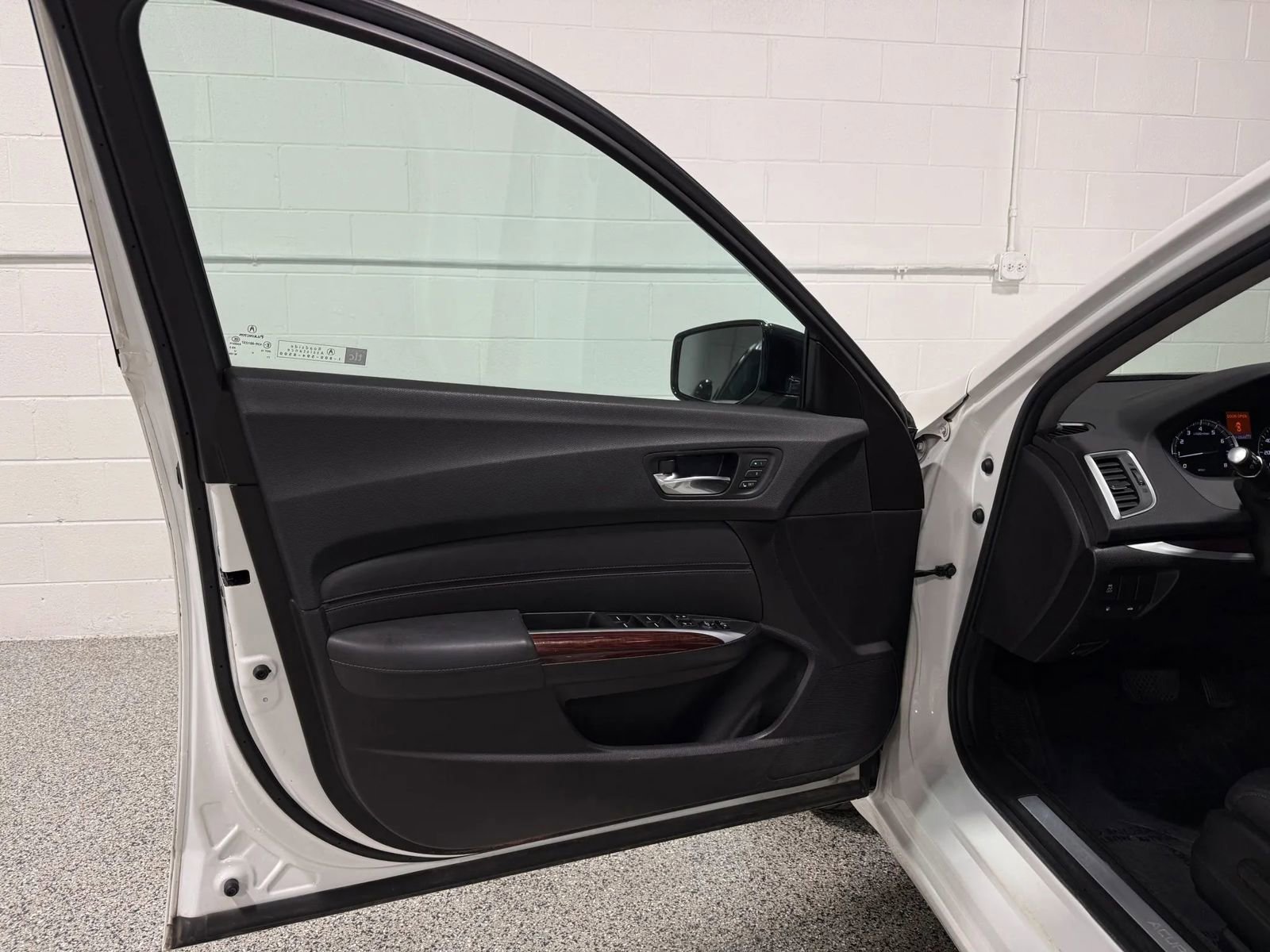 Used 2017 Acura TLX FWD image 10